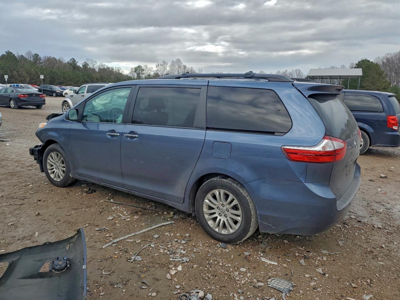 2015 TOYOTA SIENNA