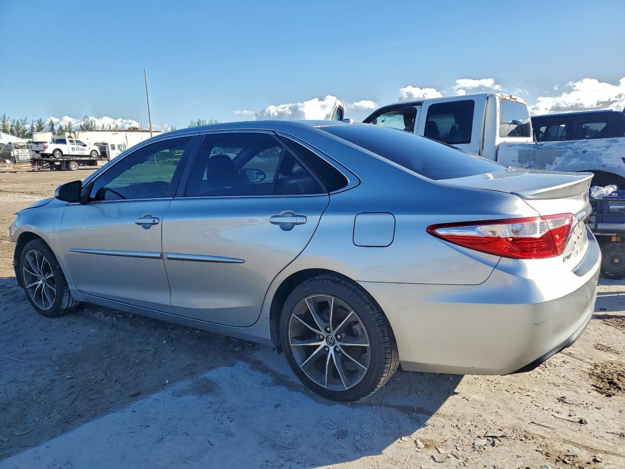 2016 TOYOTA CAMRY