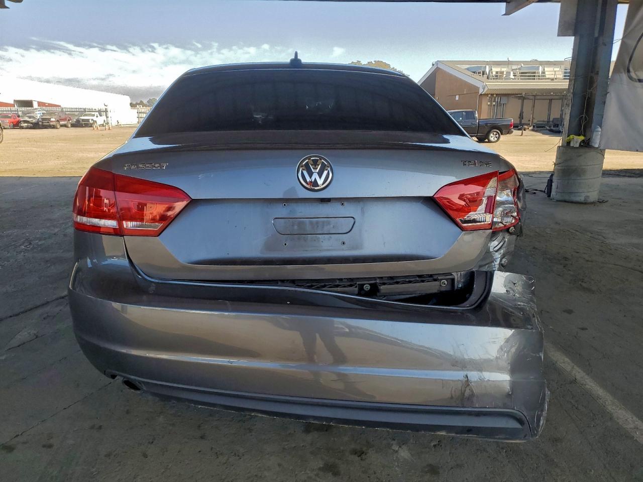 2014 VOLKSWAGEN Passat