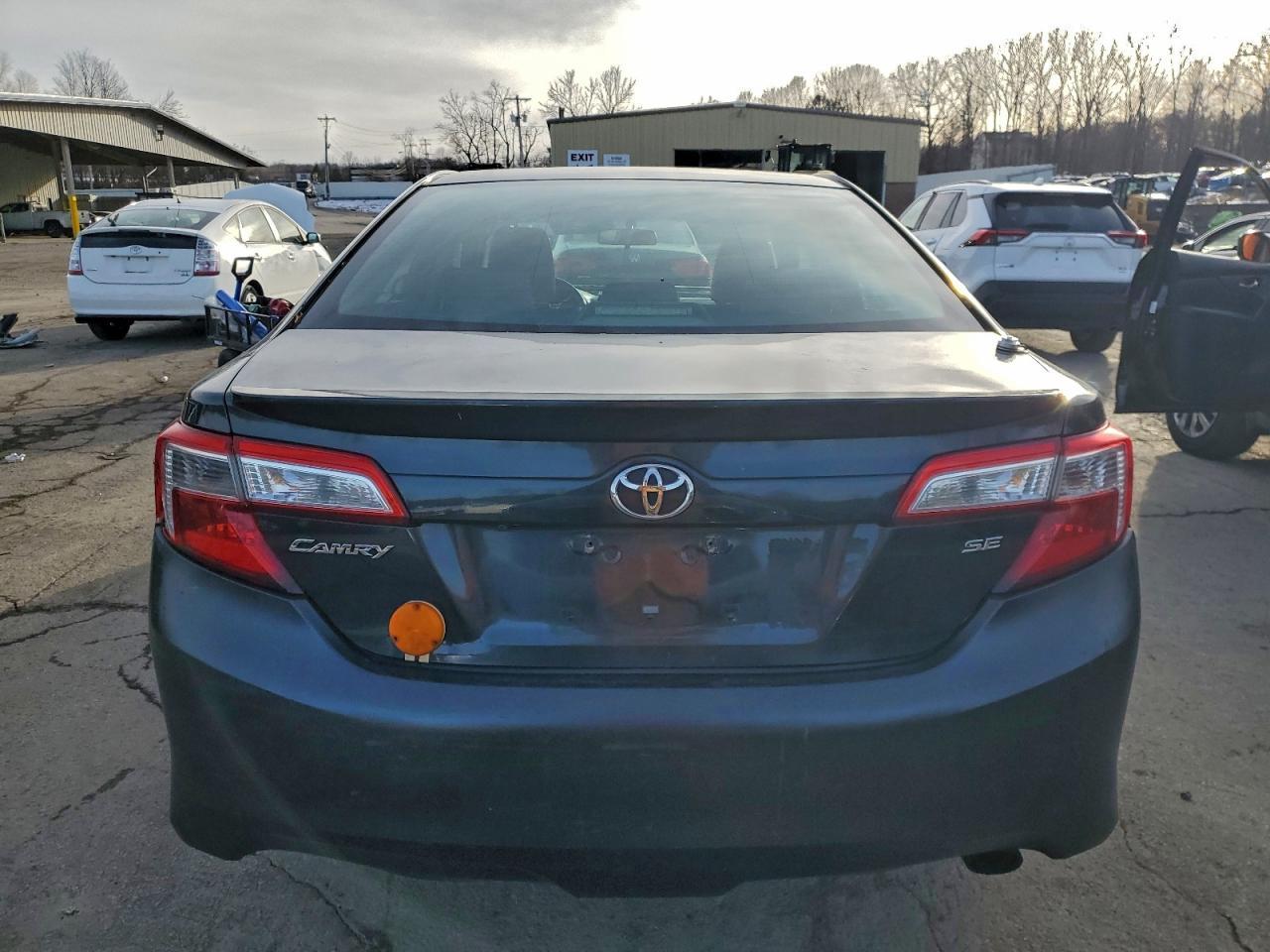2014 TOYOTA CAMRY