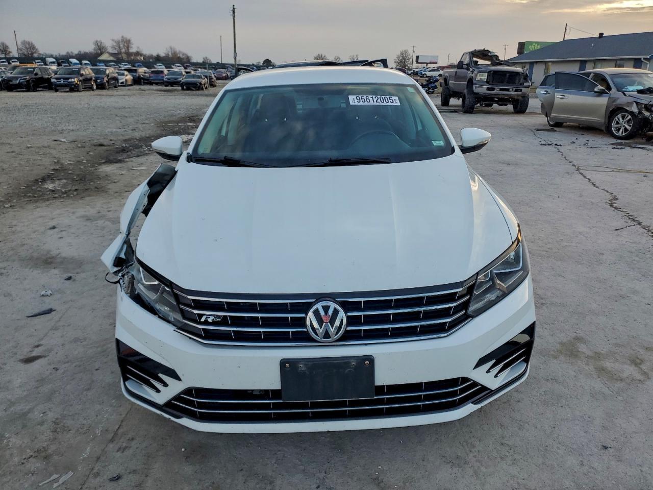 2016 VOLKSWAGEN Passat