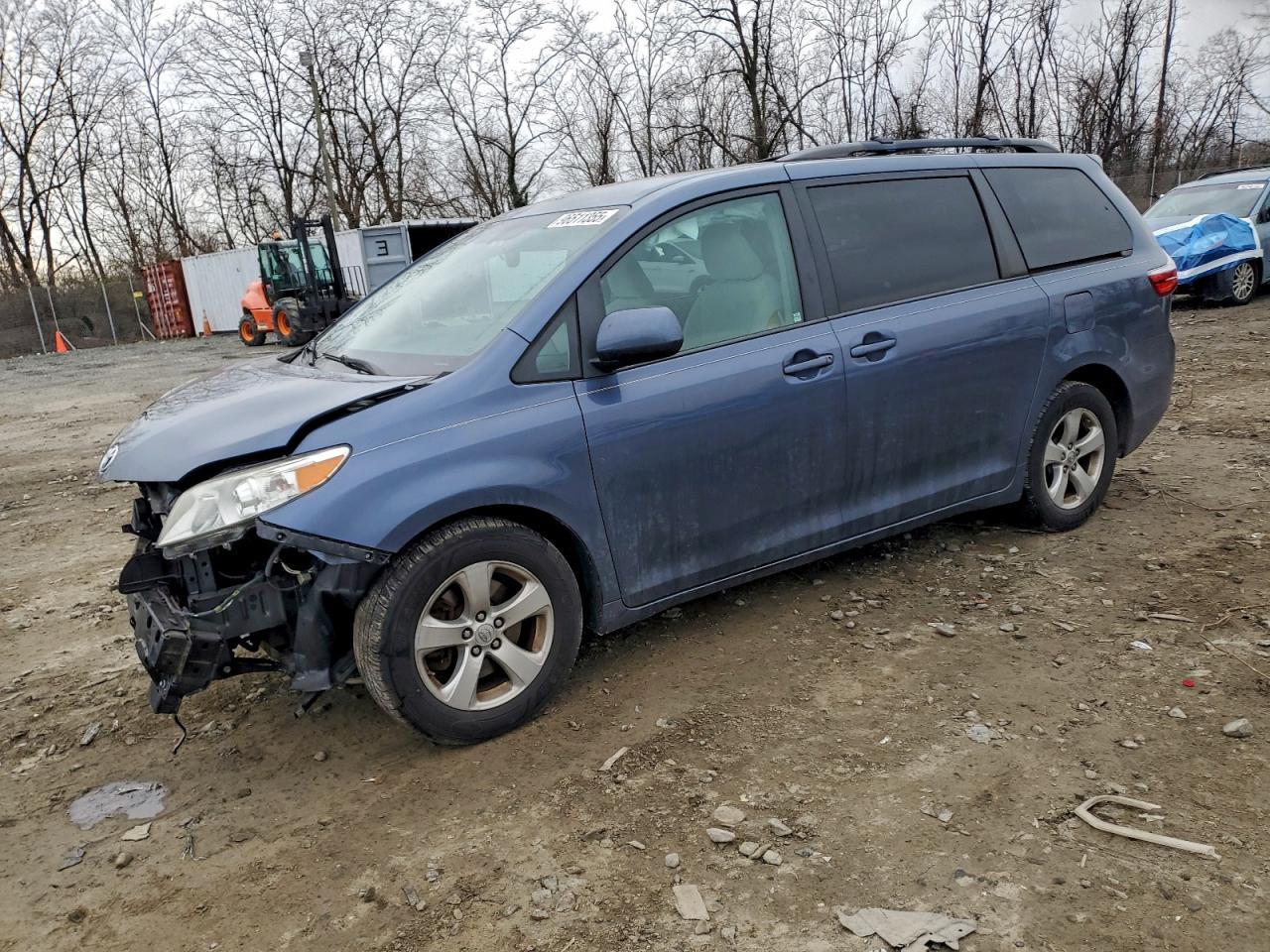 2017 TOYOTA SIENNA
