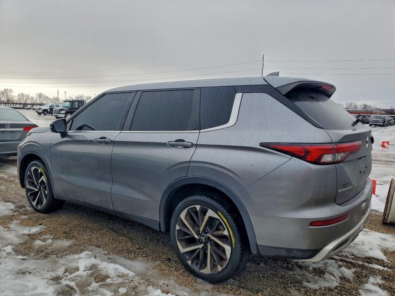 2022 MITSUBISHI outlander