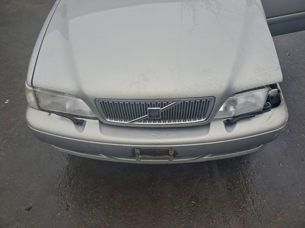 1998 VOLVO V70