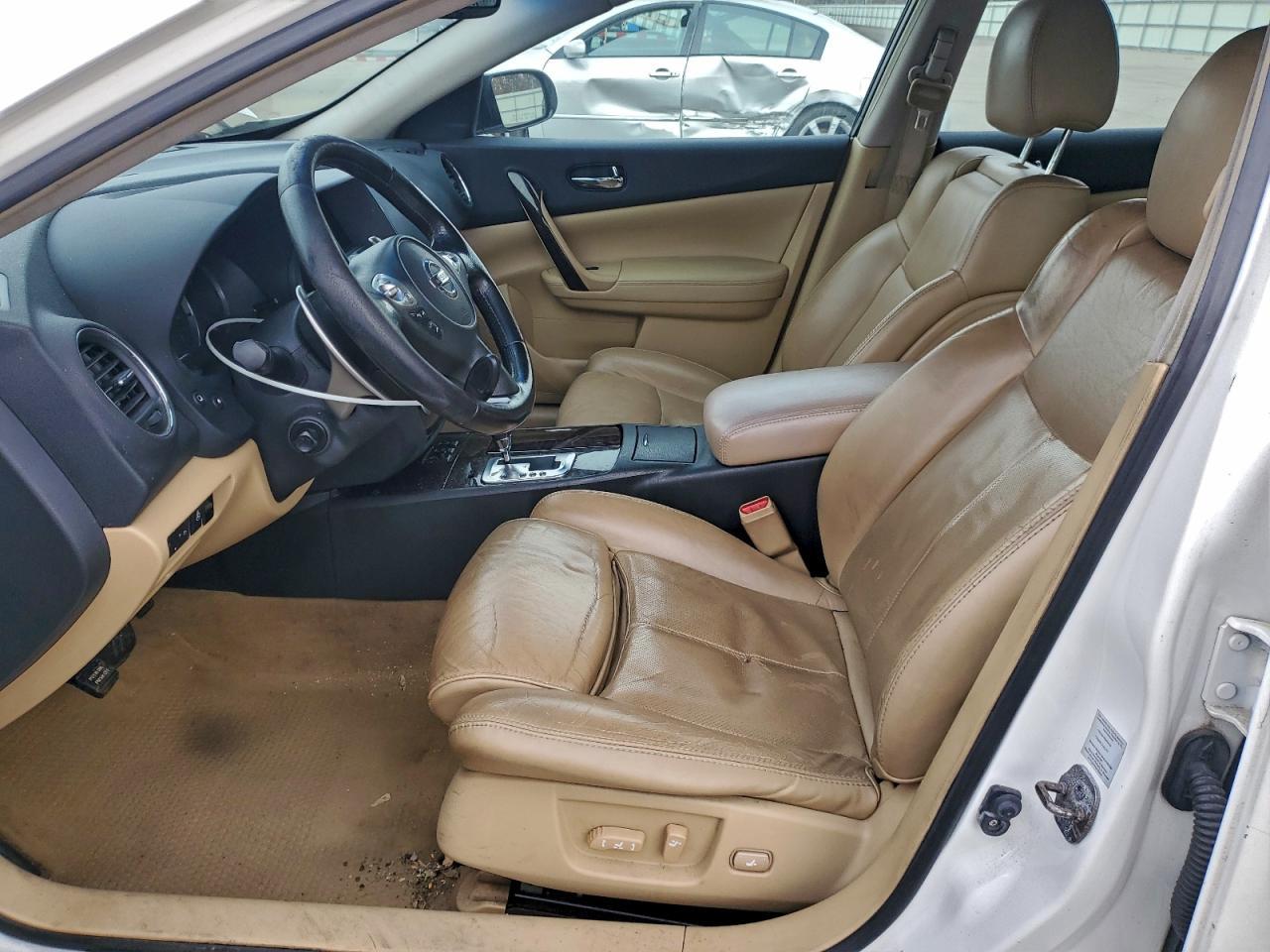 2010 NISSAN Maxima