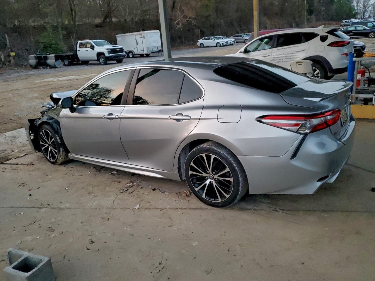 2018 TOYOTA CAMRY