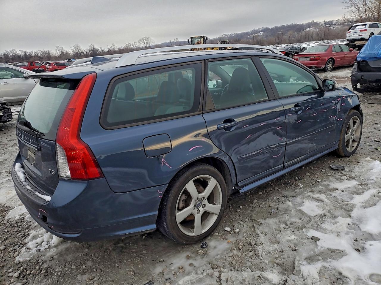 2011 VOLVO V50