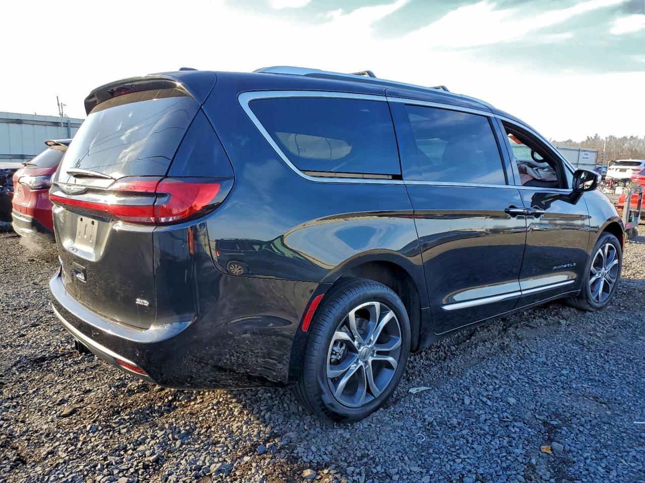 2022 CHRYSLER Pacifica