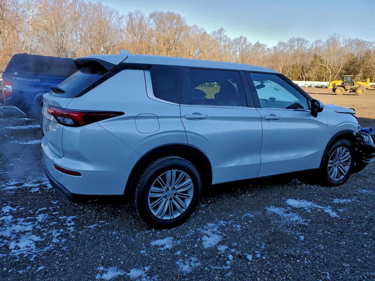 2023 MITSUBISHI outlander