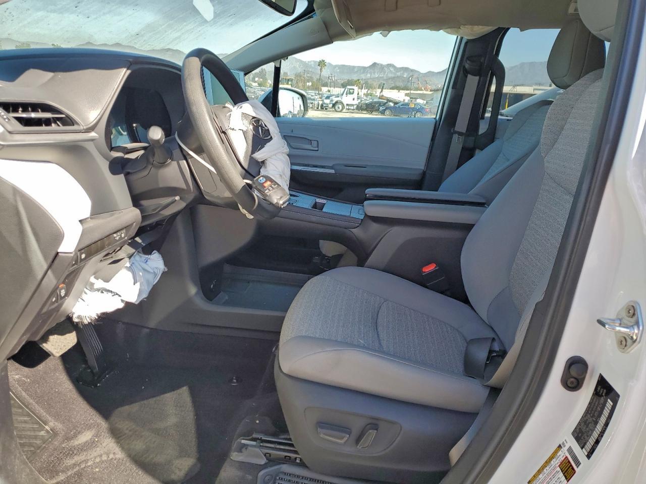 2025 TOYOTA SIENNA
