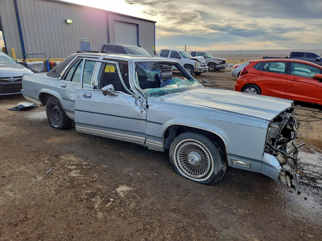 1990 FORD Crown Victoria