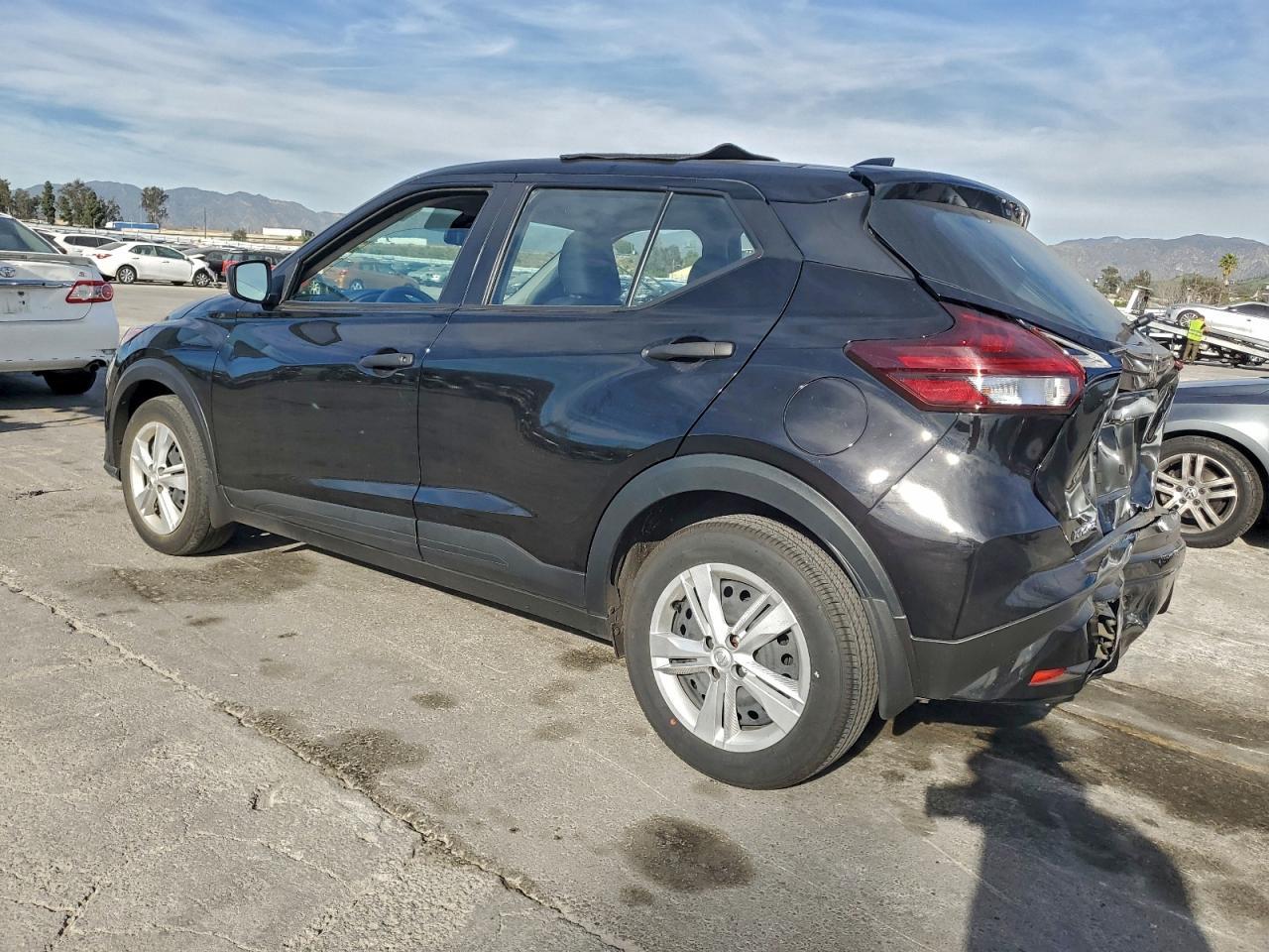 2024 NISSAN KICKS