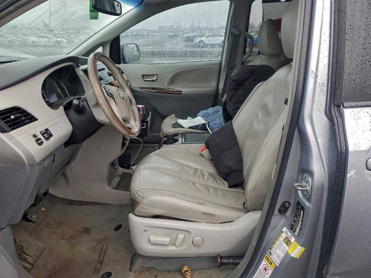 2014 TOYOTA SIENNA
