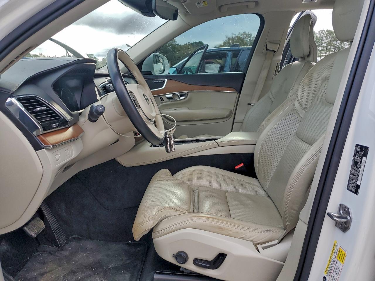 2017 VOLVO XC90