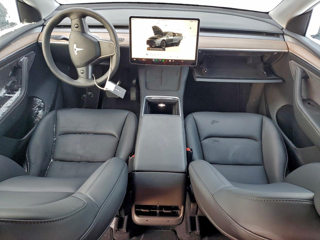 2025 TESLA MODEL Y