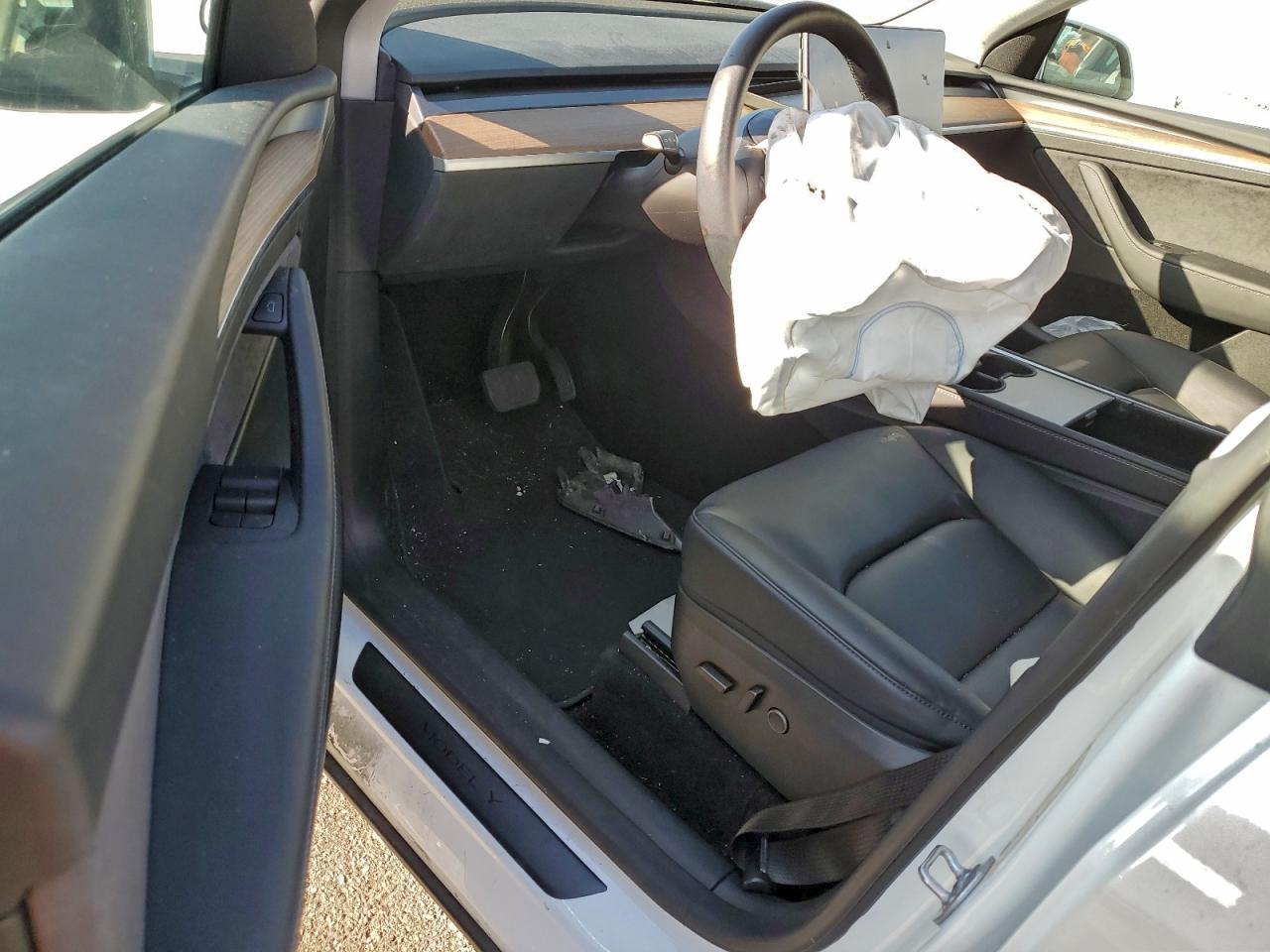 2025 TESLA MODEL Y