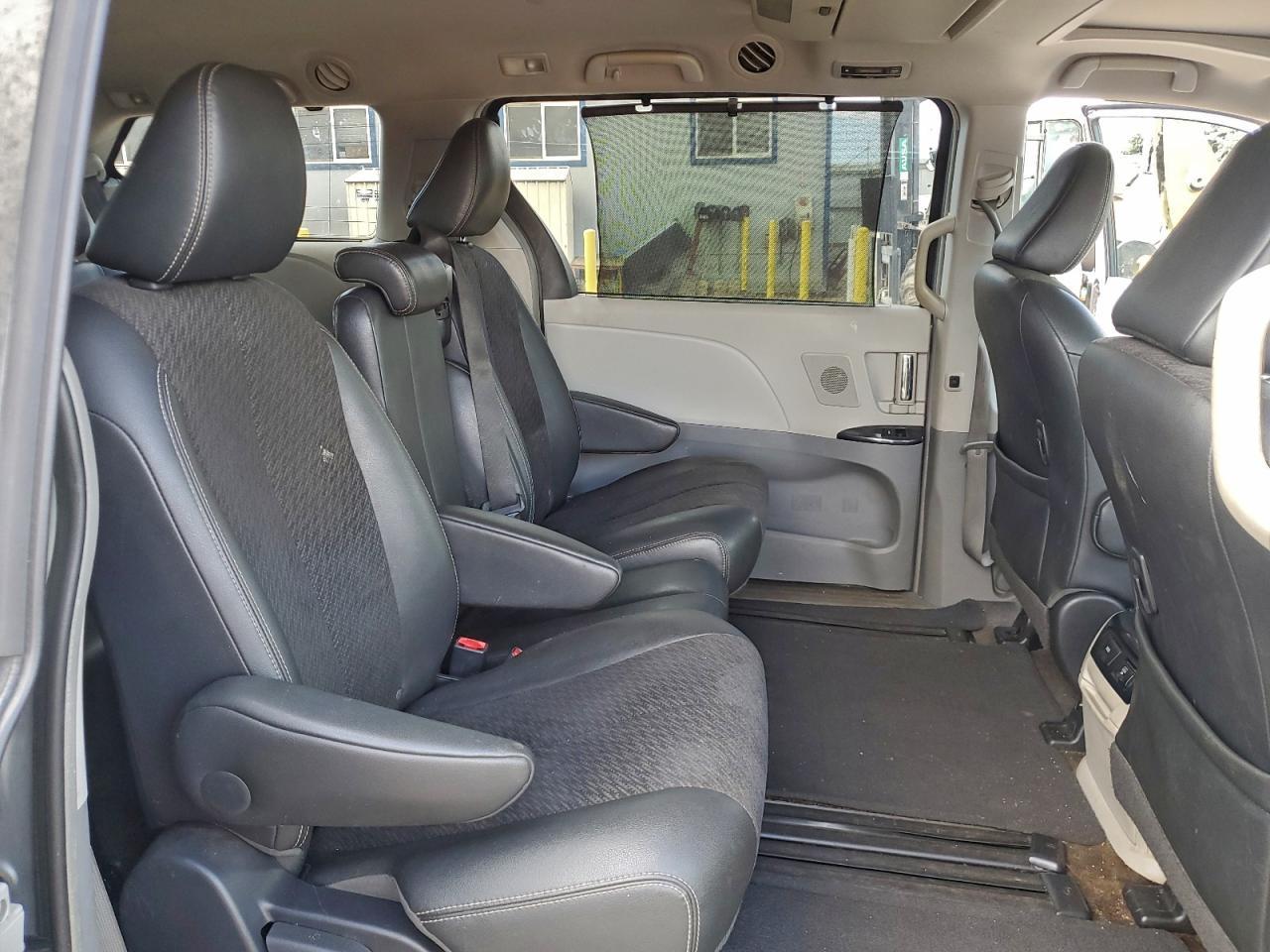 2014 TOYOTA SIENNA
