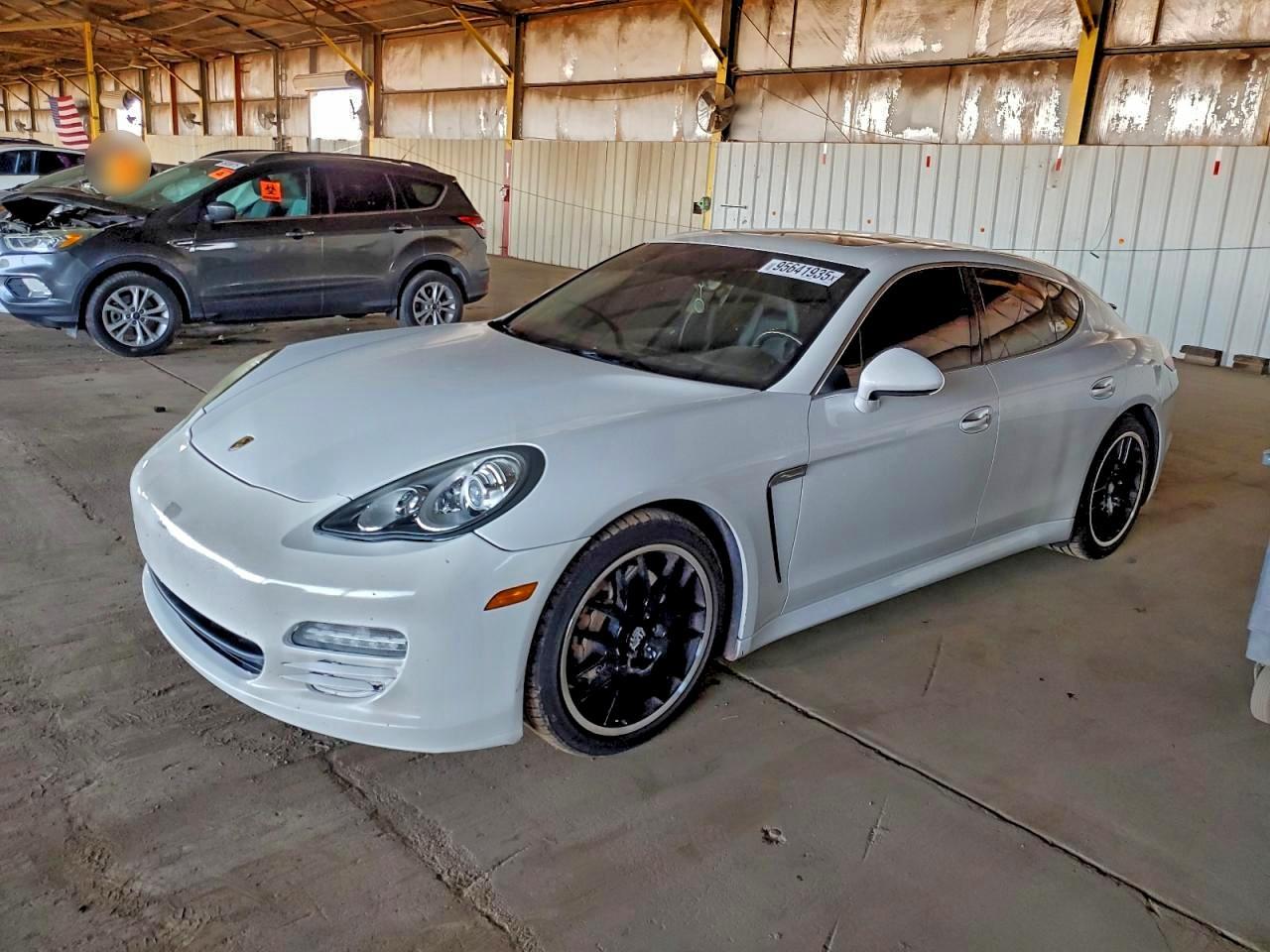 2011 PORSCHE Panamera