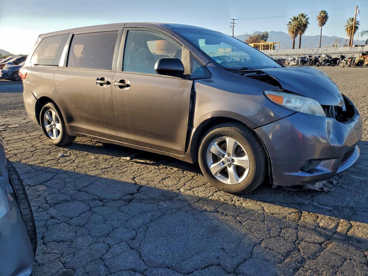2015 TOYOTA SIENNA