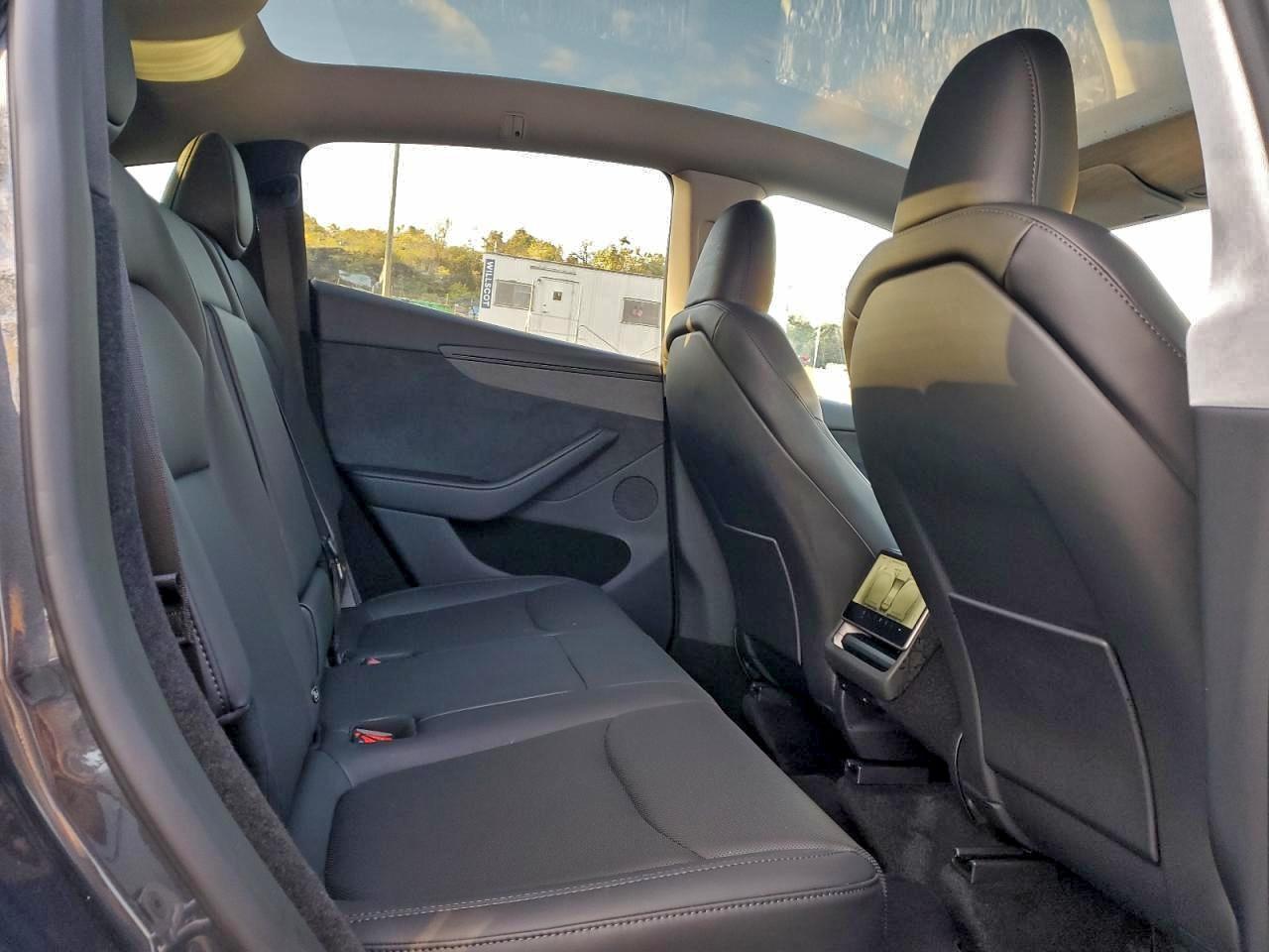 2026 TESLA MODEL Y