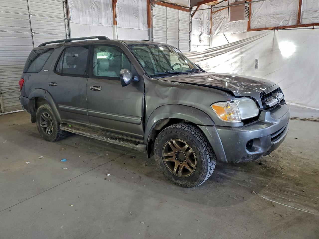 2005 TOYOTA Sequoia