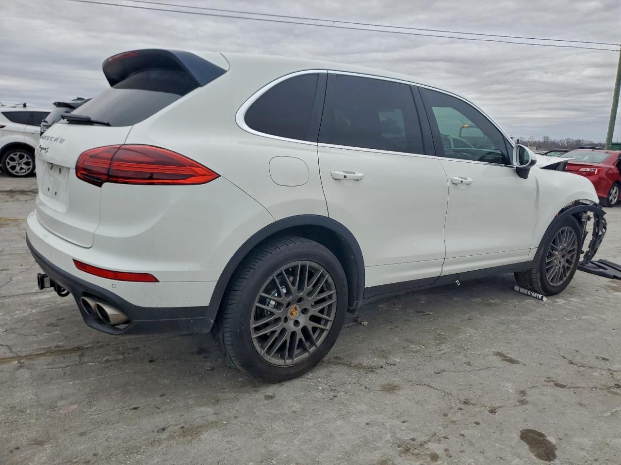 2016 PORSCHE CAYENNE