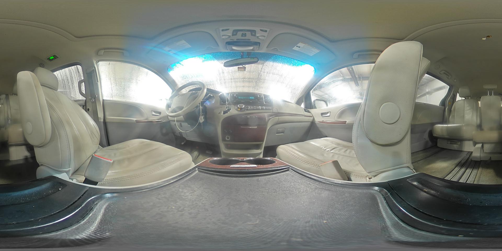 2012 TOYOTA SIENNA