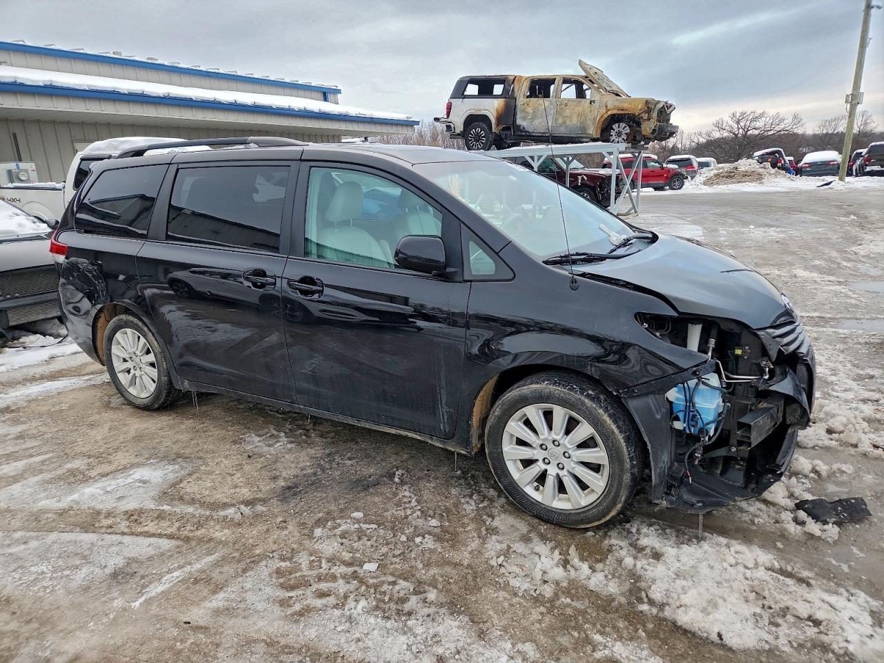 2013 TOYOTA SIENNA