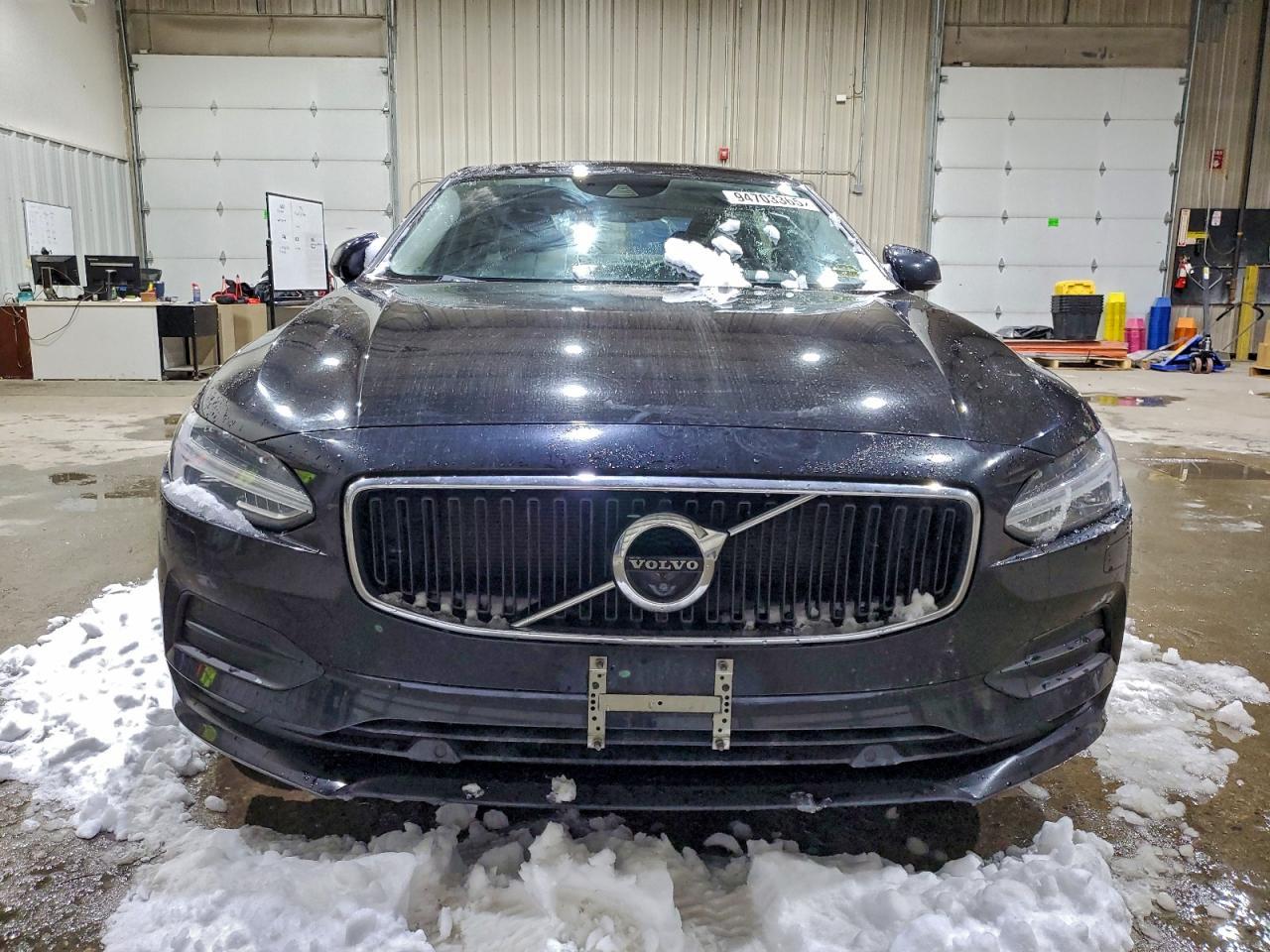 2018 VOLVO S90