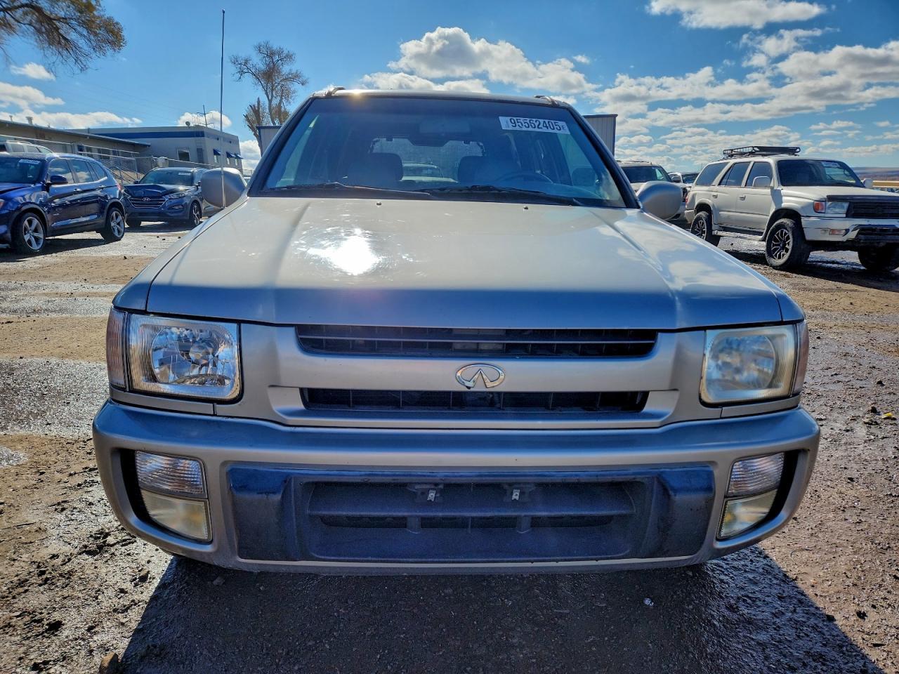2000 INFINITI QX4