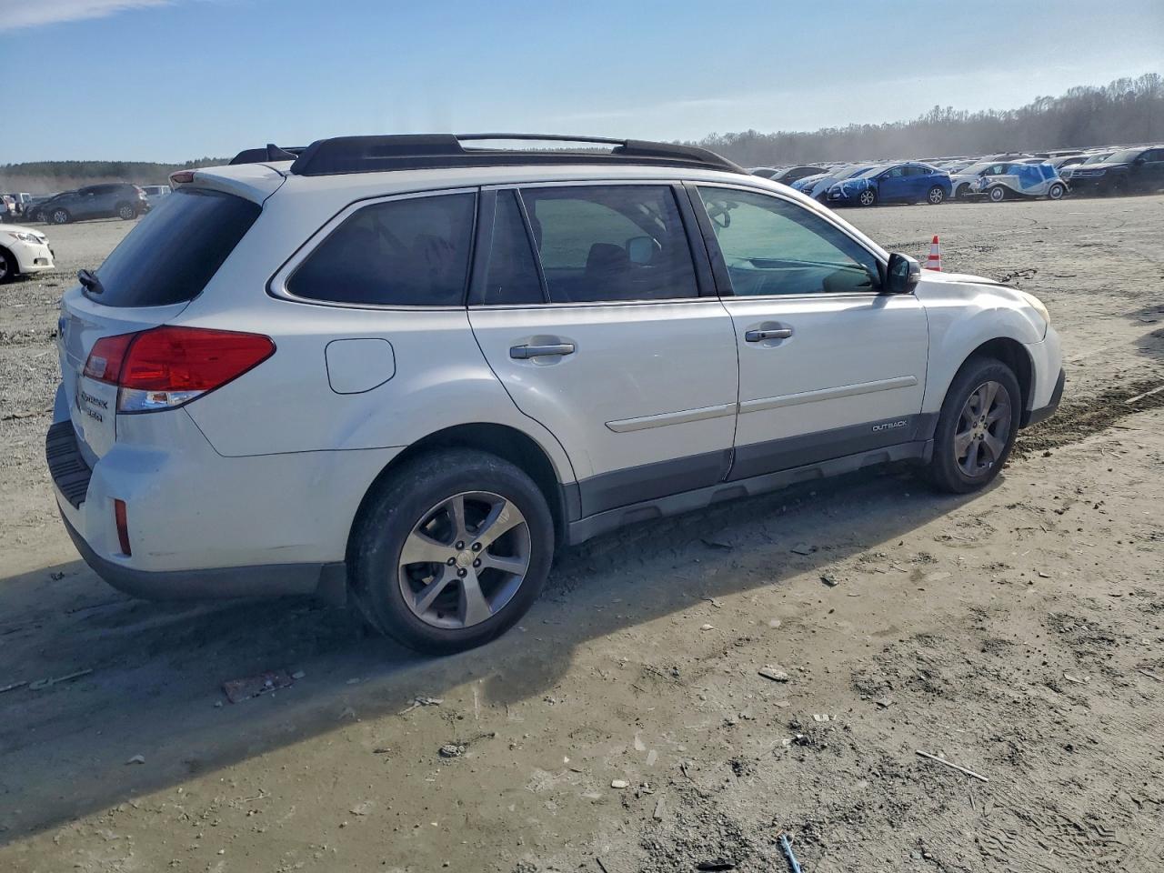 2013 SUBARU Outback