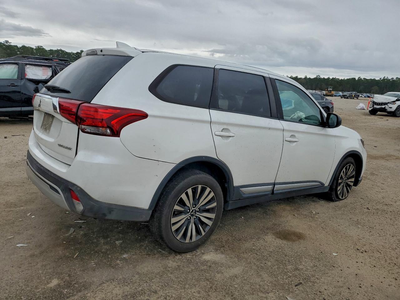 2019 MITSUBISHI outlander