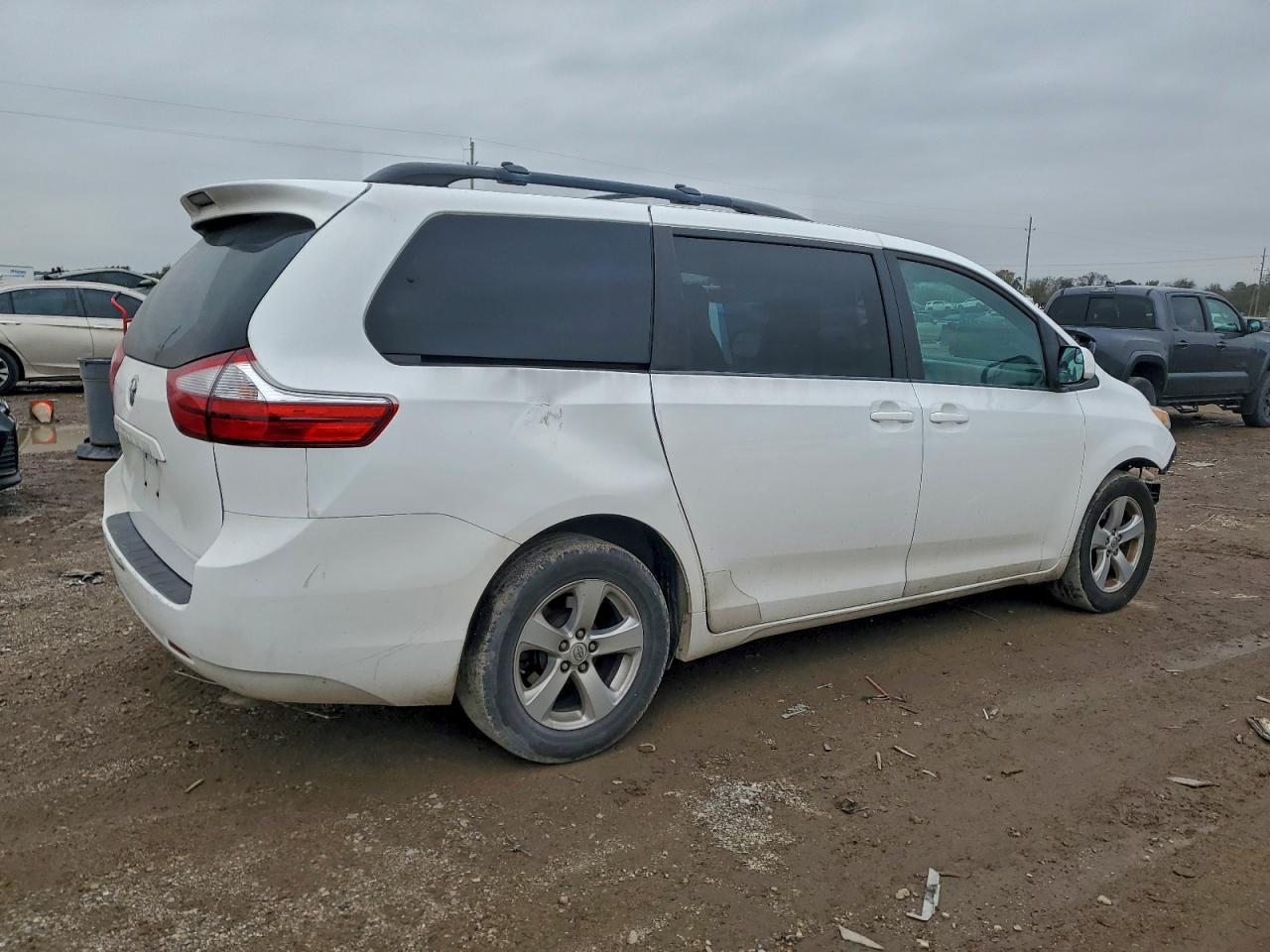 2015 TOYOTA SIENNA