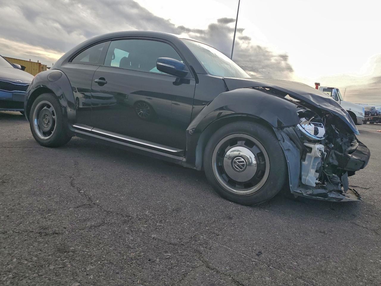 2013 VOLKSWAGEN Beetle