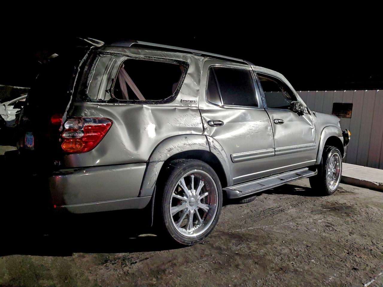 2004 TOYOTA Sequoia