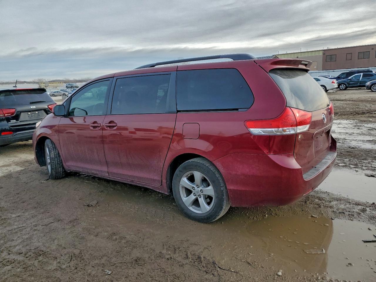 2012 TOYOTA SIENNA