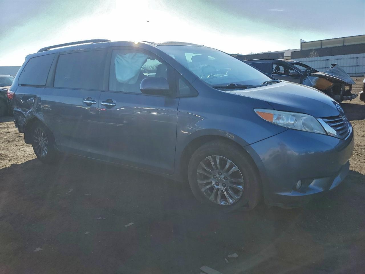 2015 TOYOTA SIENNA