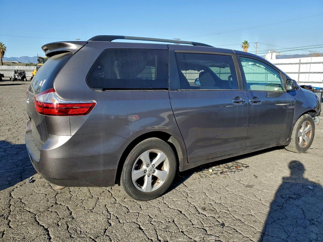 2017 TOYOTA SIENNA
