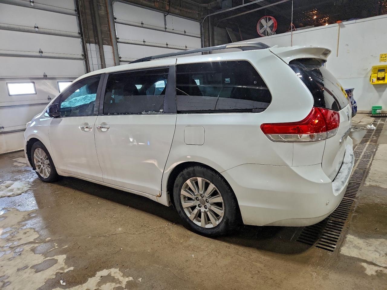 2012 TOYOTA SIENNA