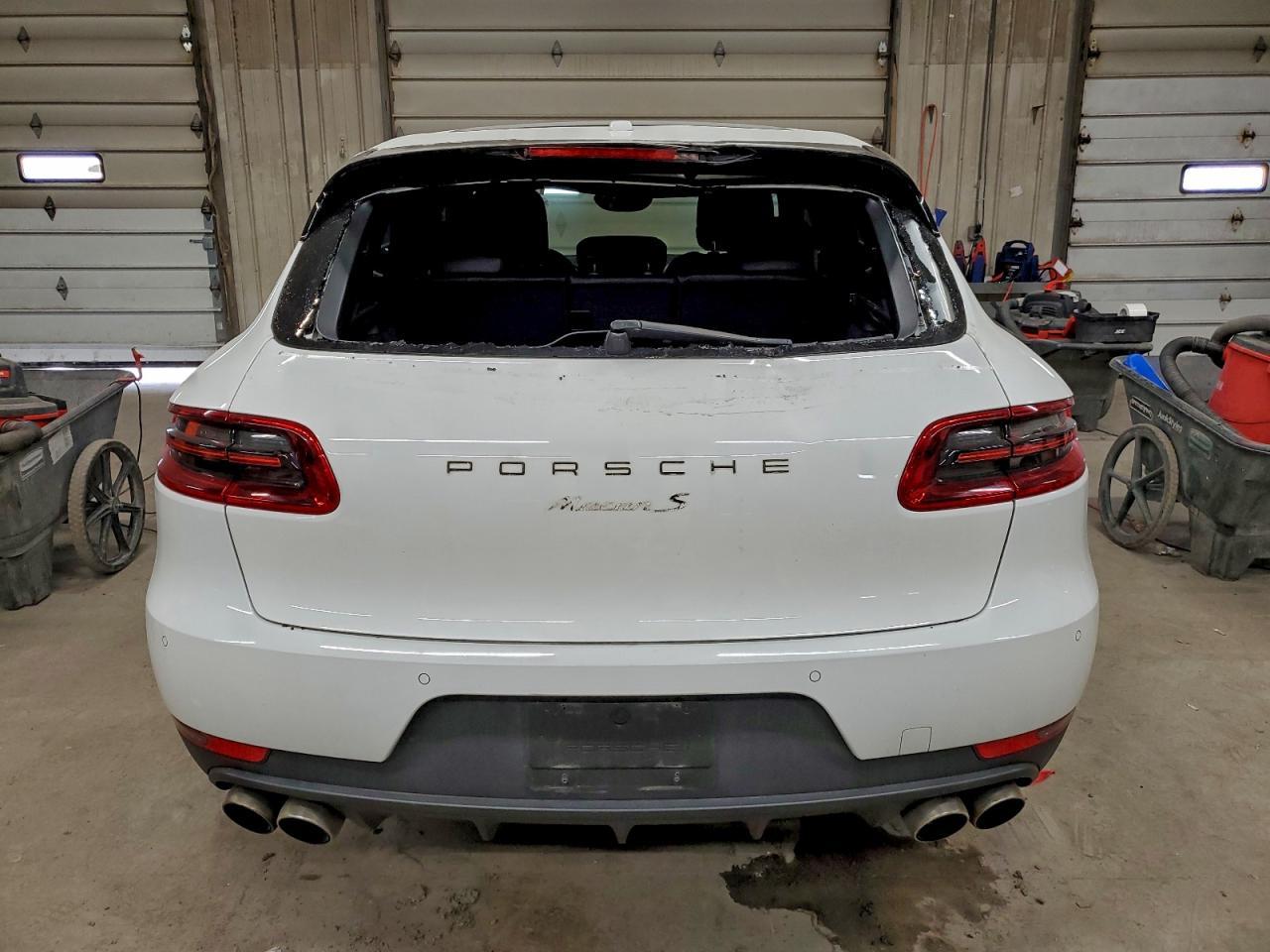 2018 PORSCHE Macan