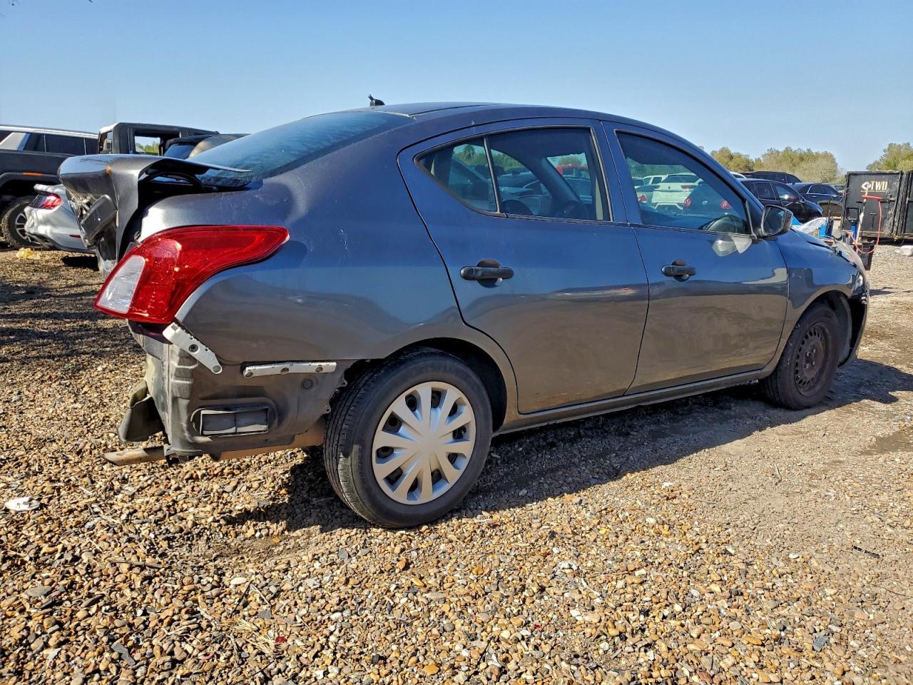 2016 NISSAN VERSA