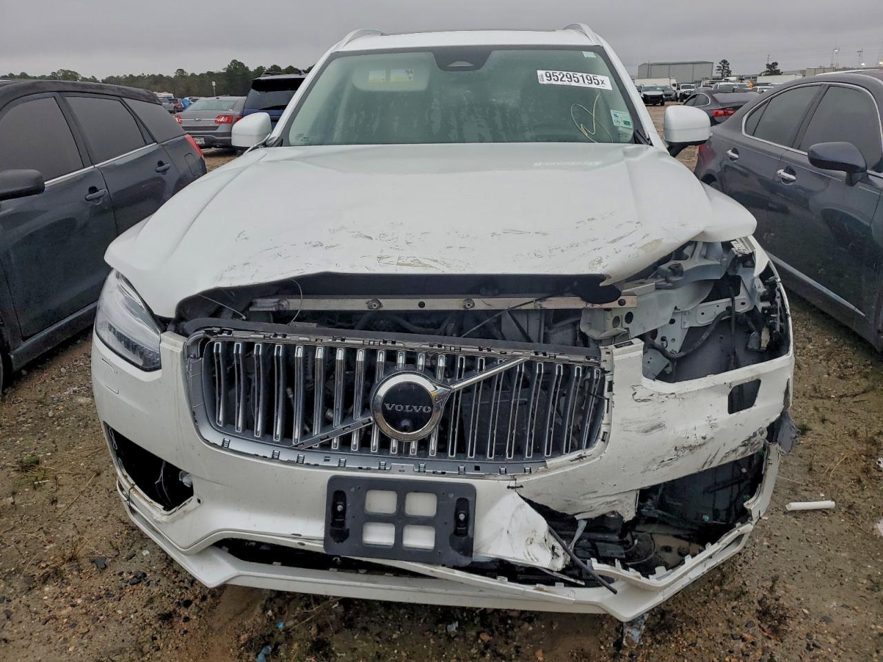 2023 VOLVO XC90