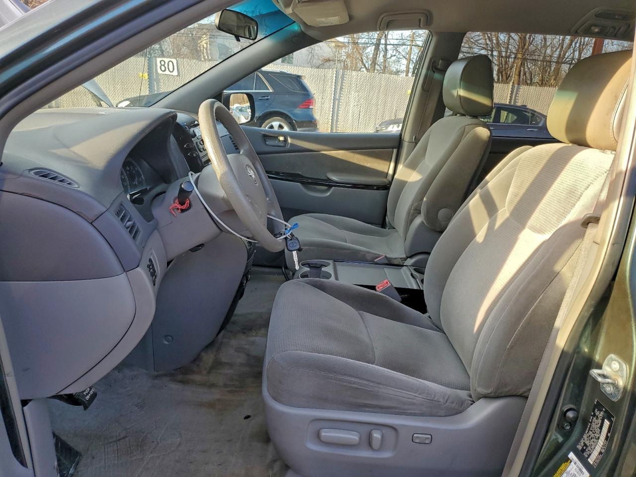2005 TOYOTA SIENNA