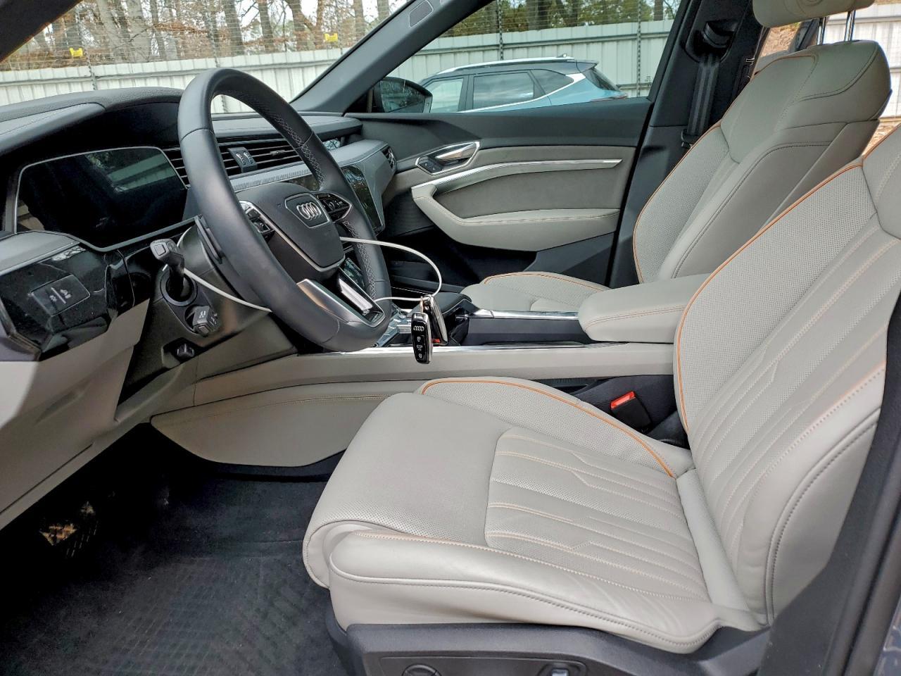 2024 AUDI Q8