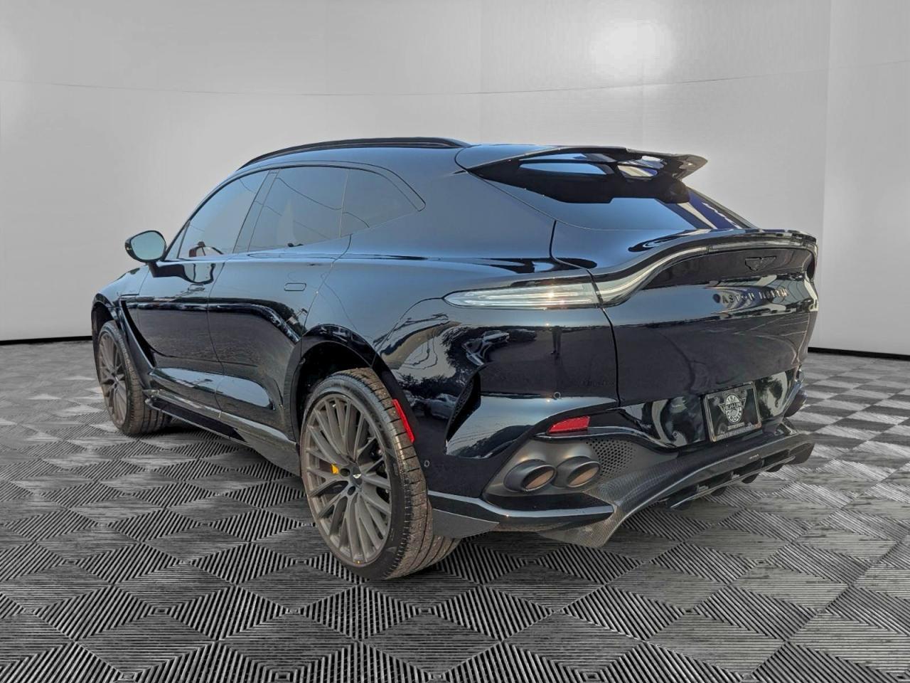 2023 Aston Martin DBX707