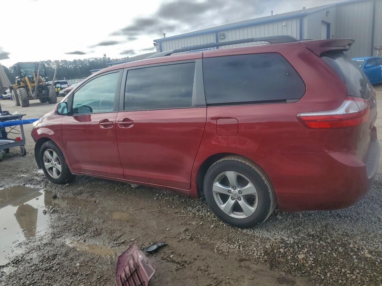 2017 TOYOTA SIENNA
