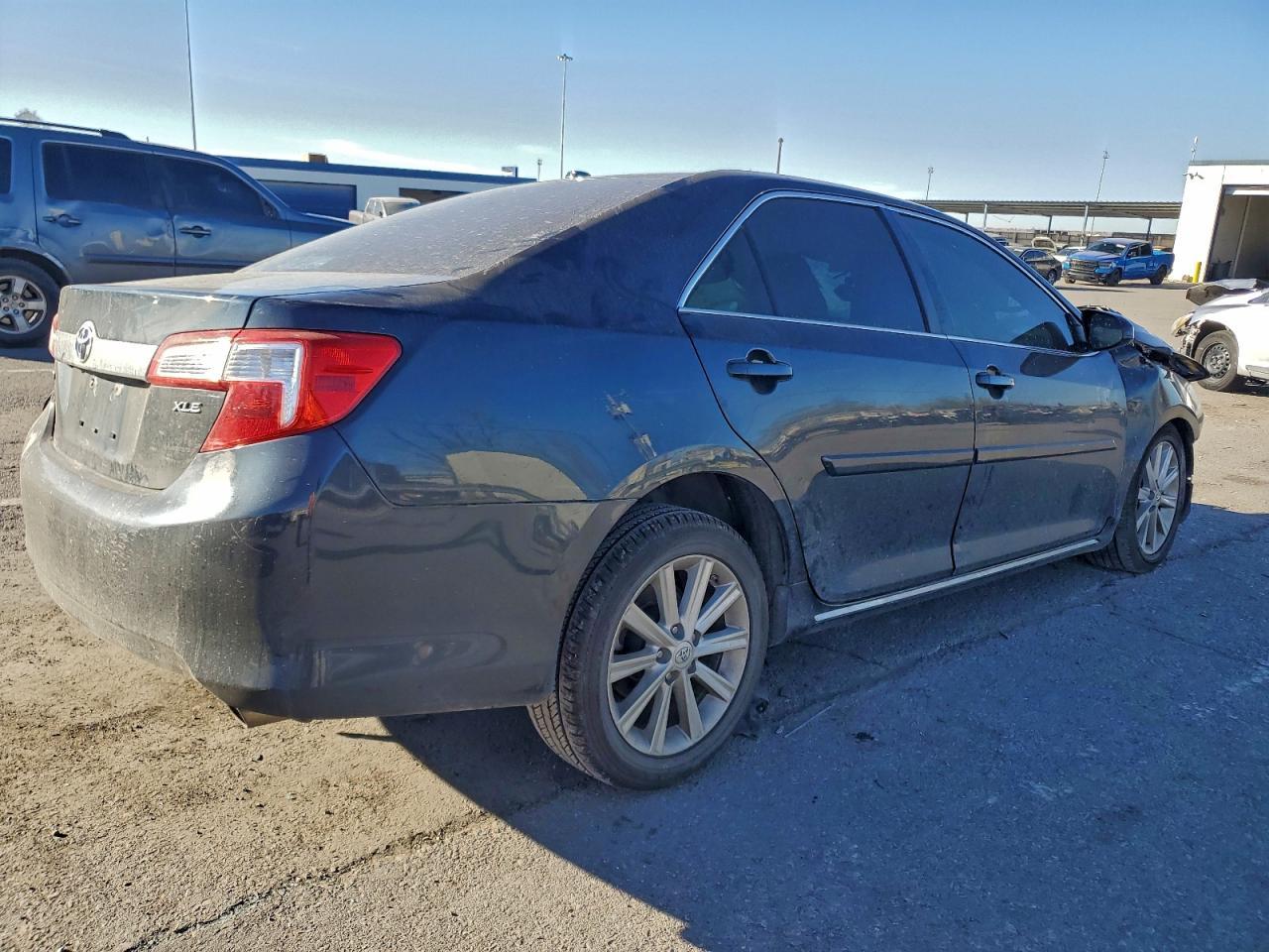 2014 TOYOTA CAMRY
