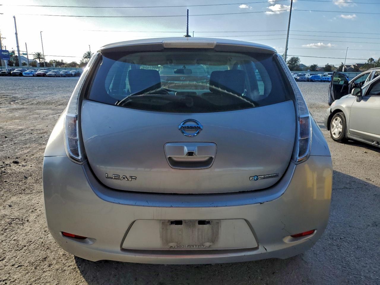 2015 NISSAN LEAF