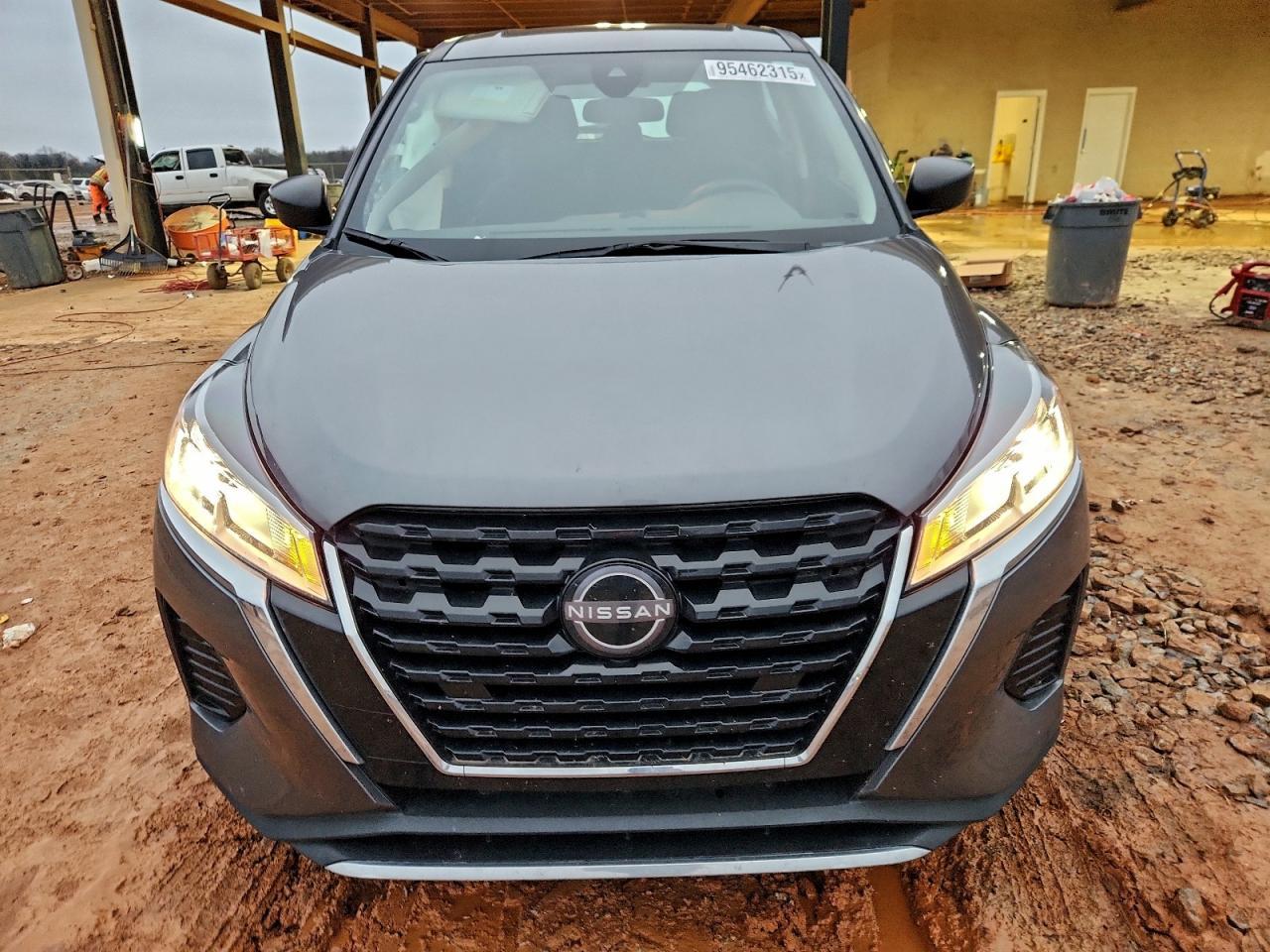 2024 NISSAN KICKS