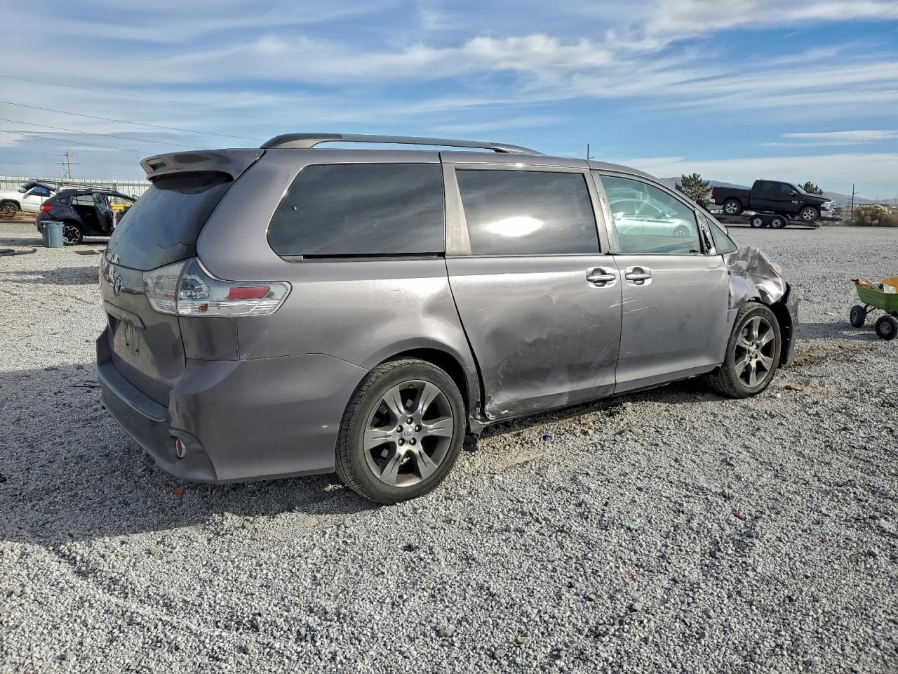 2015 TOYOTA SIENNA